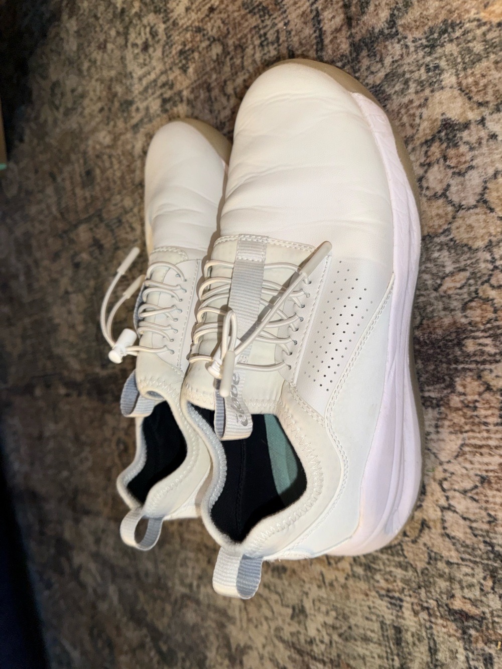 Clove Classic nursing shoes